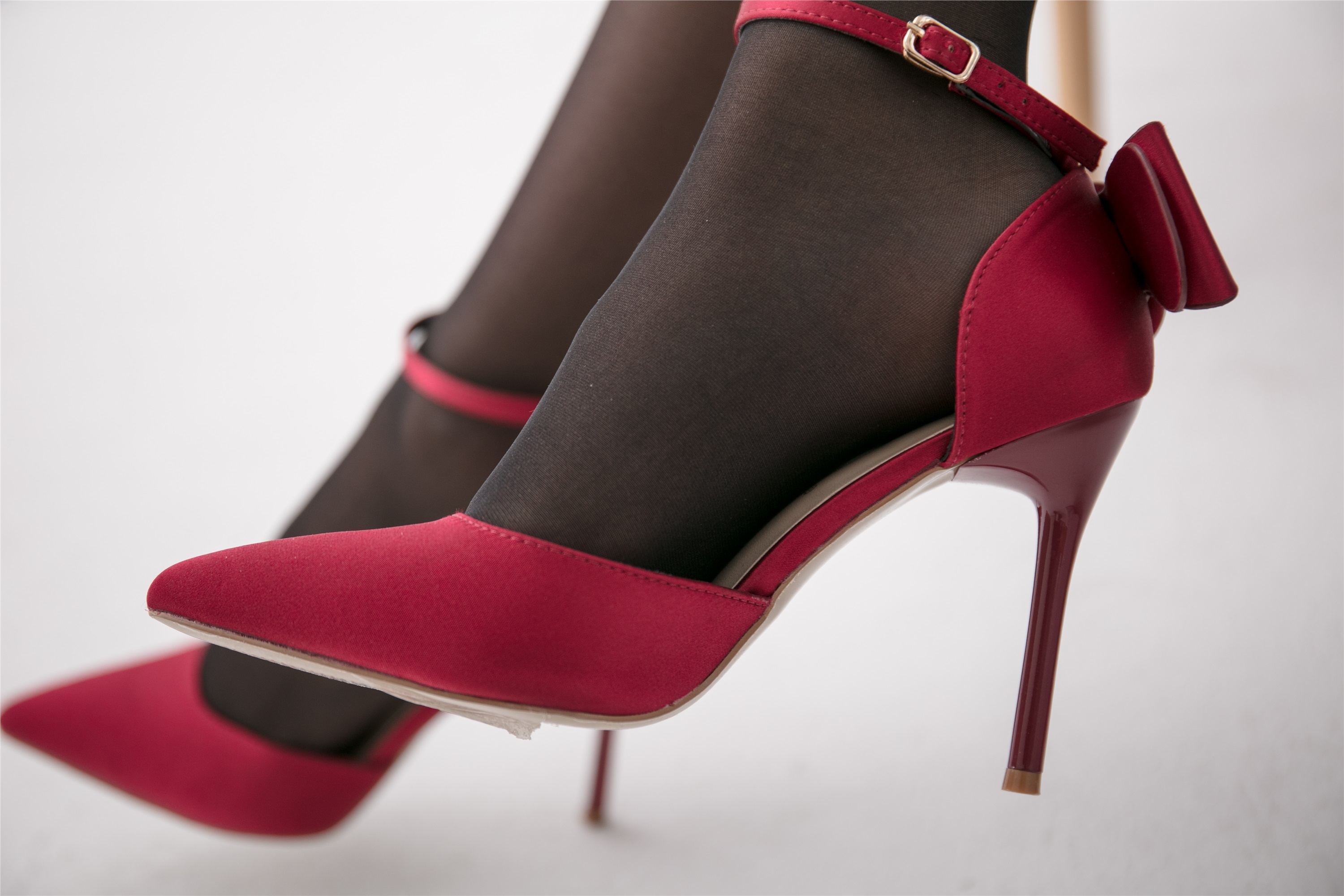 奈丝写真 NO.004 高高-周末慵懒的黑丝美腿